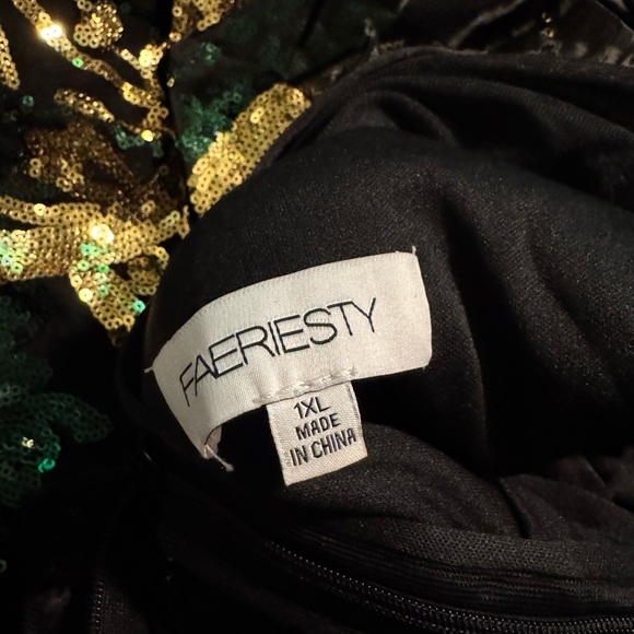 Elegant emerald Green and Gold Off-Shoulder Dress size 1XL - Picture 9 of 9